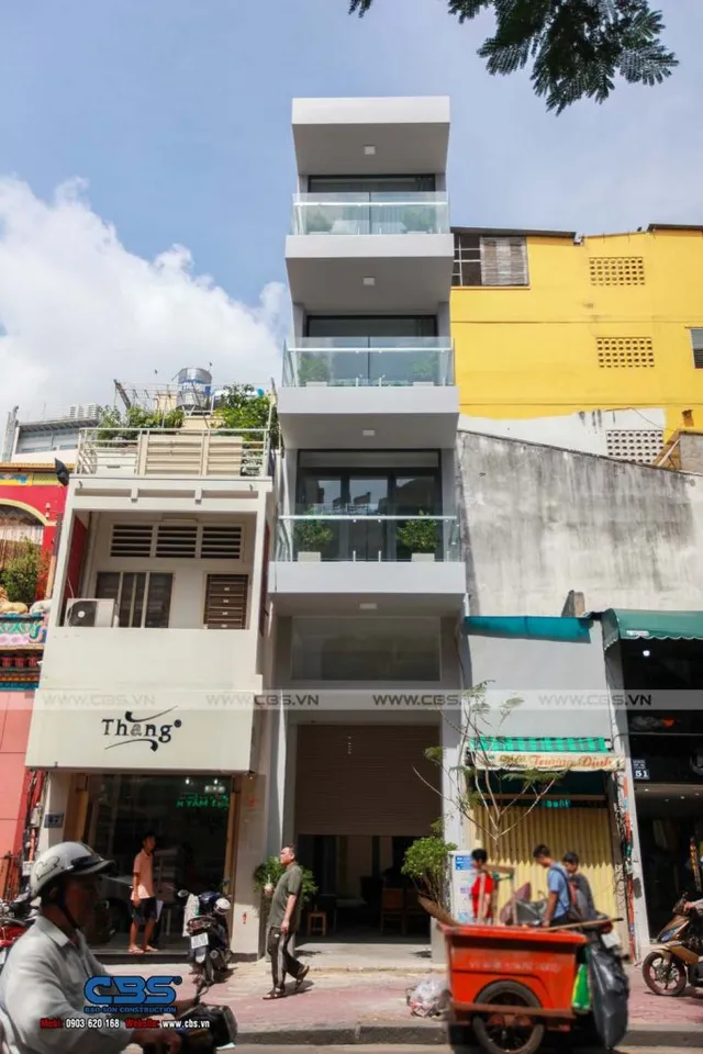 Xây dựng mới nhà anh Luân, Quận 1 — hoàn thành
